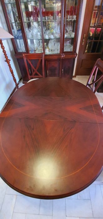 Mesa de Cerejeira: 250 euros | Cadeiras: 20 Euros Cada