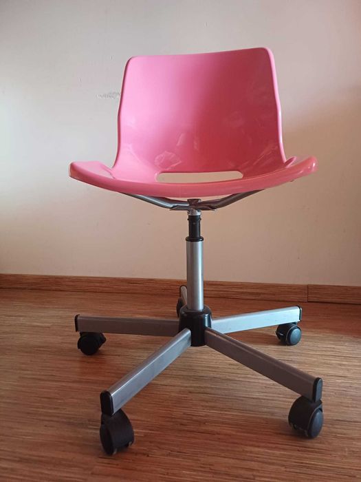 cadeira côr de rosa, giratória