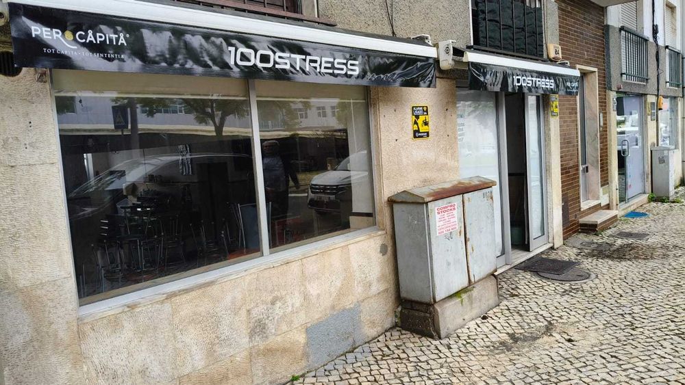 Snack-Bar Equipado para Arrendamento