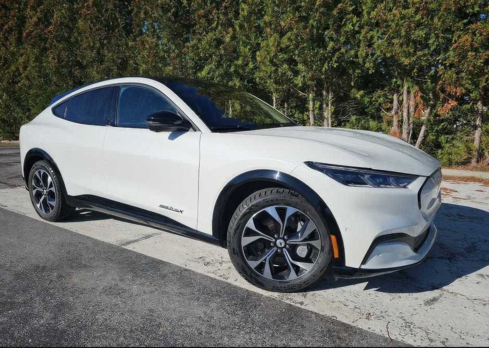 Ford Mustang Mach-E Premium      2023