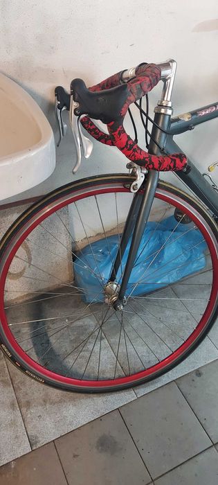 Bicicleta de corrida muito leve made em França