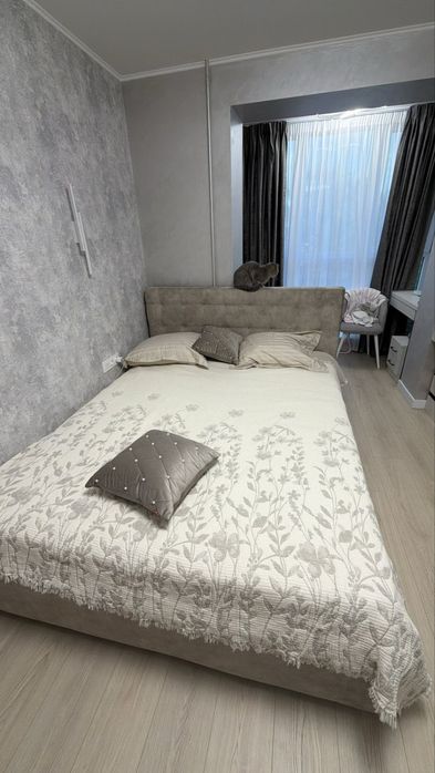 Продам Кровать с матрасом