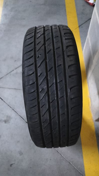 Pneu semi novo carro