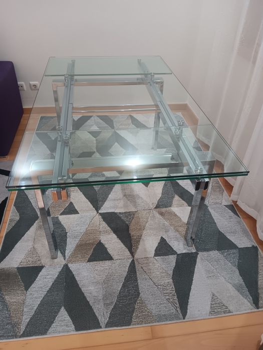 Mesa de sala jantar com cadeiras
