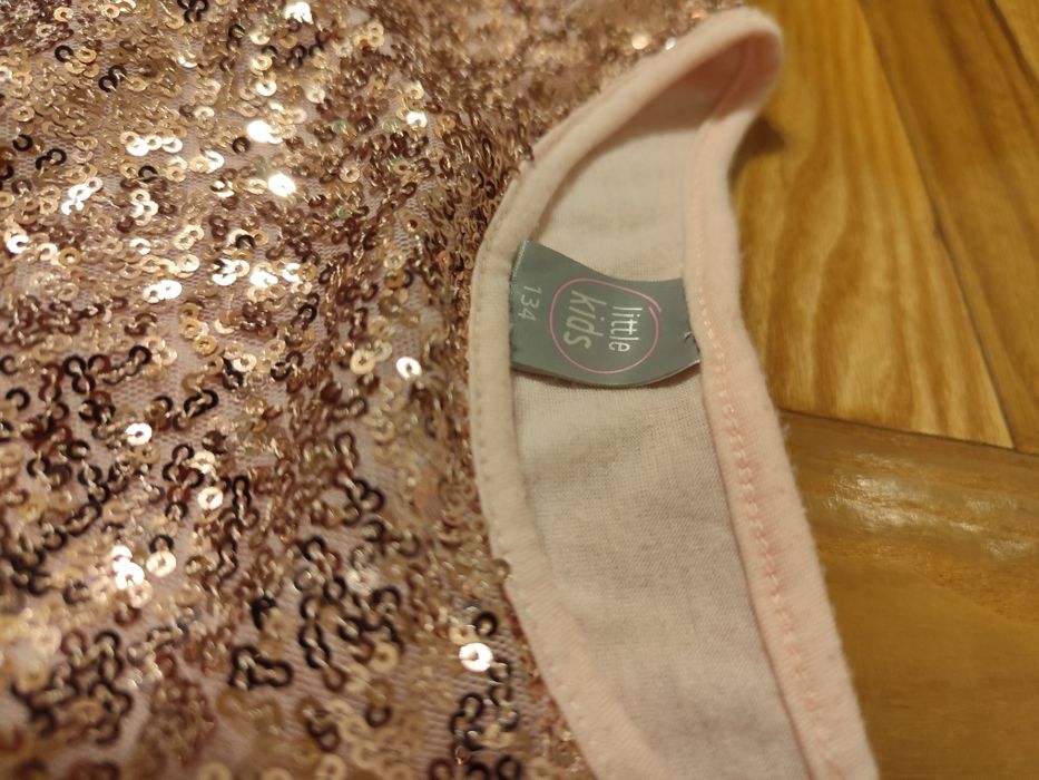 Sukienki błyszczące 134