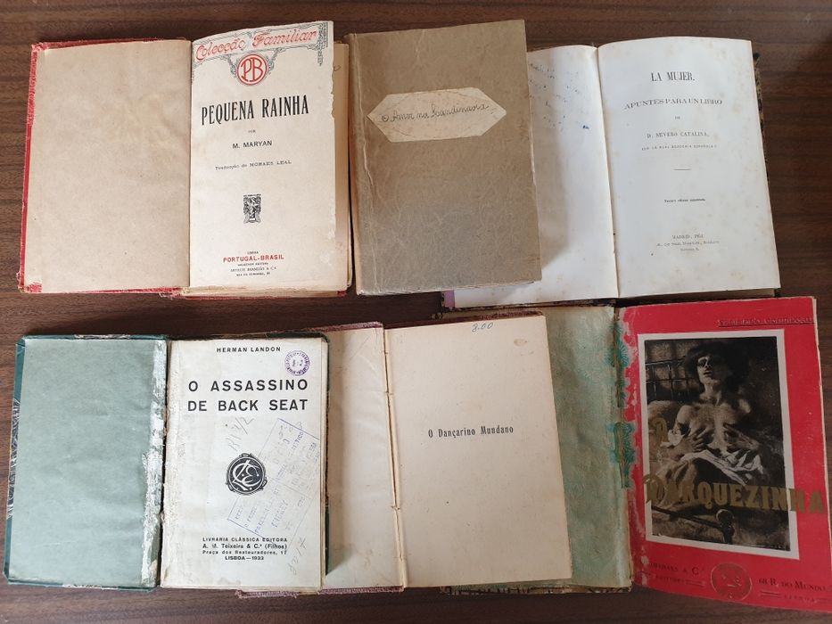 diversos livros antigos
