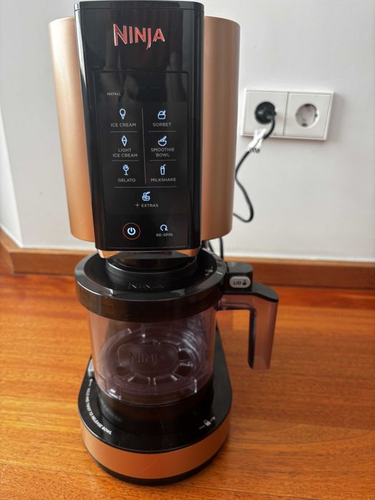 Máquina de Gelados Ninja CREAMi NC300EUCP + 3 taças e caixa original