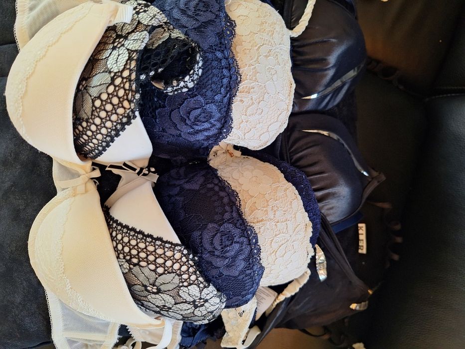 Komplet biustonoszy 75B koronkowe strój kąpielowy gratis 
2 szt granat