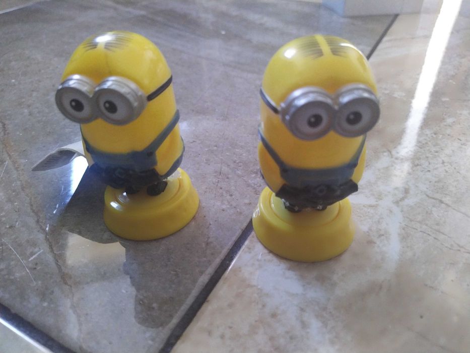 Dwie figurki minionki