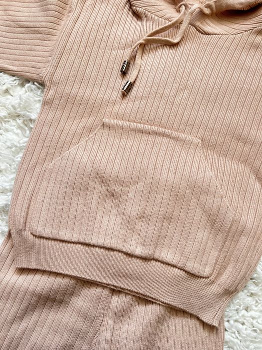 Бежевий теплий костюм в рубчик на 5-6р