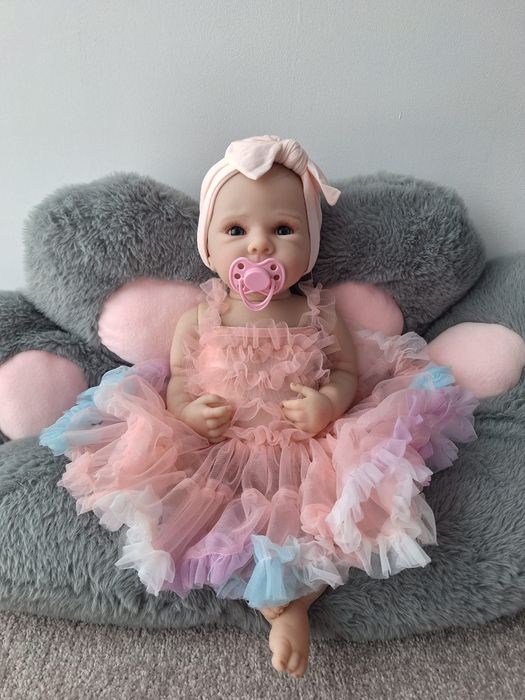 Lalka jak żywe dziecko jak reborn piękna NOWA duża 50 cm ubrana jak na zdjęciach, cala gumowa brzuszek też, mozna ją kąpac