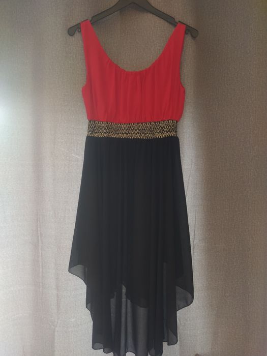 Vestido preto e vermelho
