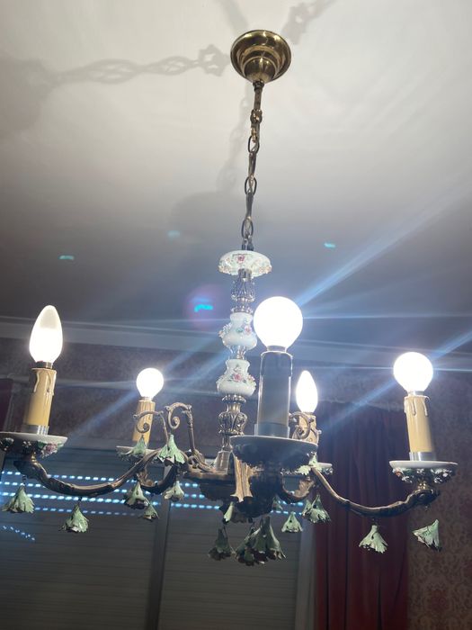 Candieiros de teto antigos e unicos