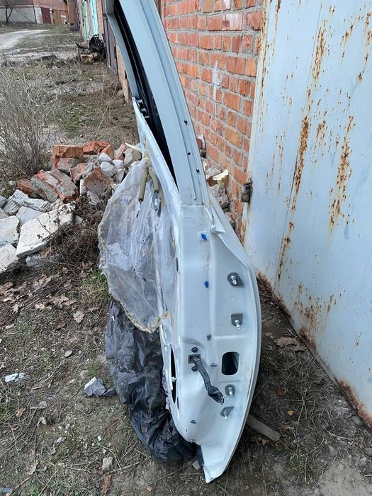 Продам дверь передняя левая nissan leaf 2