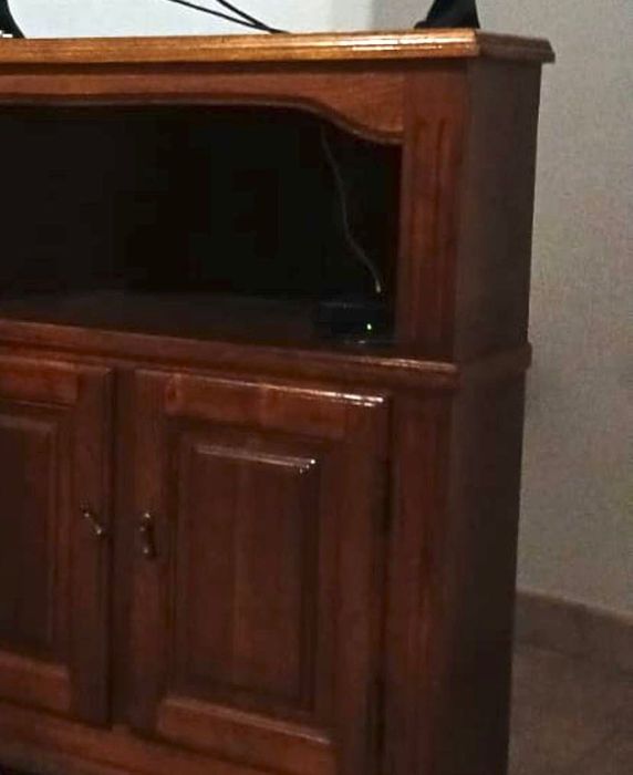 Móvel para TV madeira escura