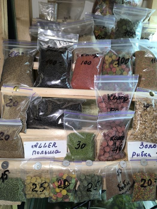 Корма для риб, живий корм, сухий, фарш, таблетки самоклеючі,