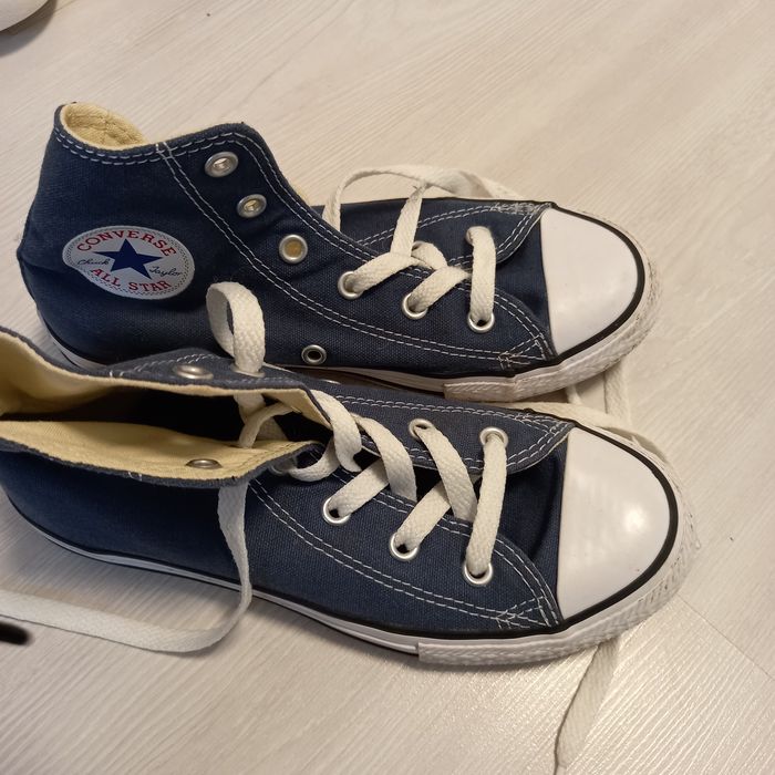 Кроссовки,синие и белые, очень хорошего качества