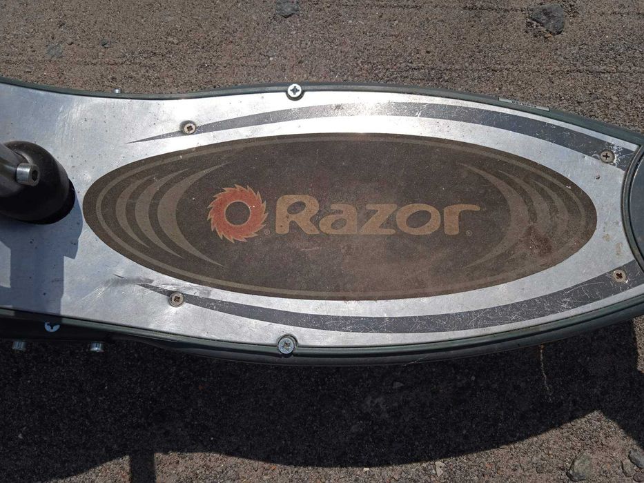 Електросамокат Razor E300