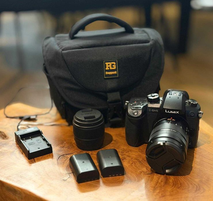 Panasonic Lumix GH5 + Leica 12–60 f/2.8–4 + 25 mm f/1.7  Zestaw