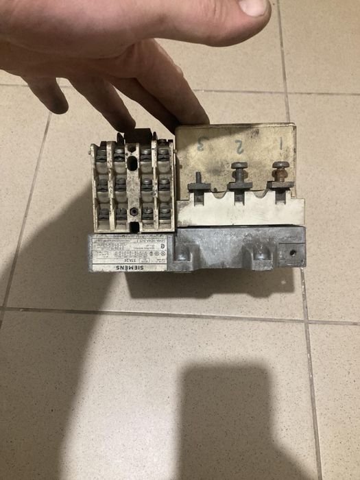 Пускач магнітний SIMENS тип 3ТА-24  90 ампер котушка 110 вольт та 380