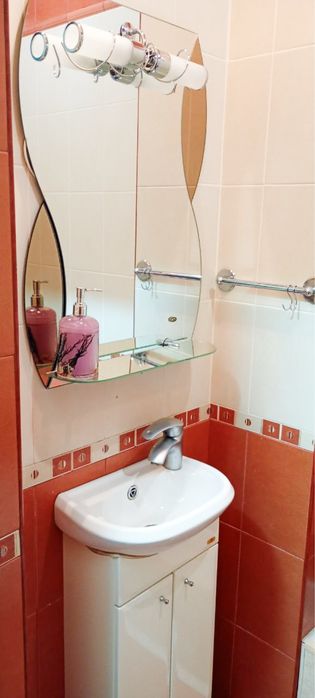 Здам будинок подобово перший поверх сауна басейн проектор