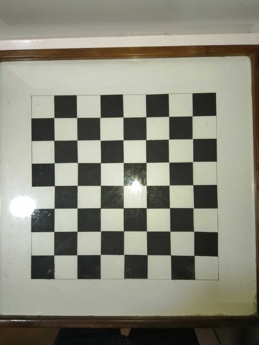 Tabuleiro de jogo de damas/xadrez construído artesanalmente