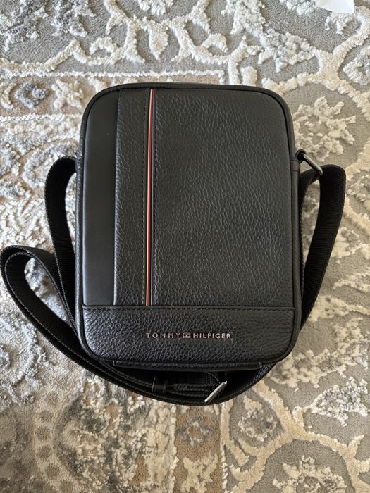 Сумка через плече Tommy Hilfiger