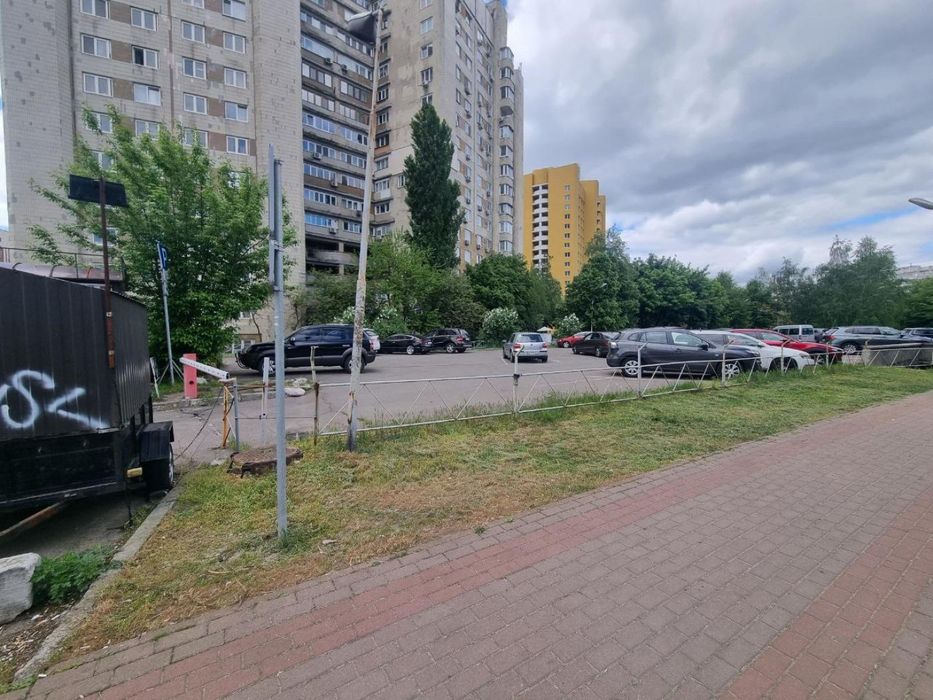 Оренда паркомісць вул. Левка Лук’яненка, 2Л