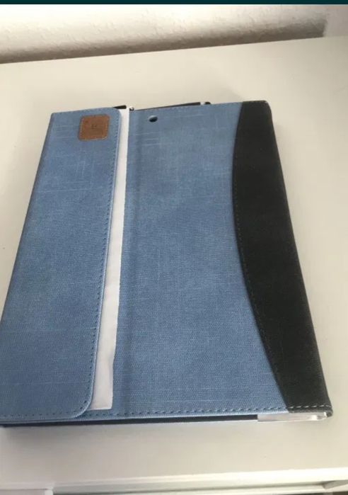 Nowe etui na tablet iPad 7, 8, 9 generacji w kolorze niebieskiego jeansu. Posiadam kilka sztuk. Polecam.