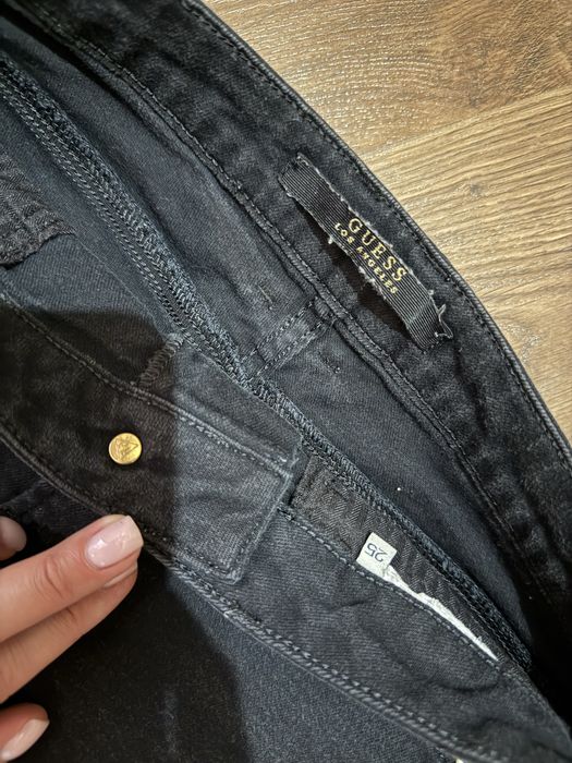 Жіночі шорти фірми Guess