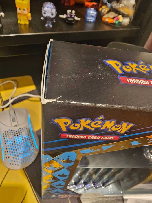Shiny Zamazenta e Shiny Zacian Premium Figure Collections - Pokemon TCG