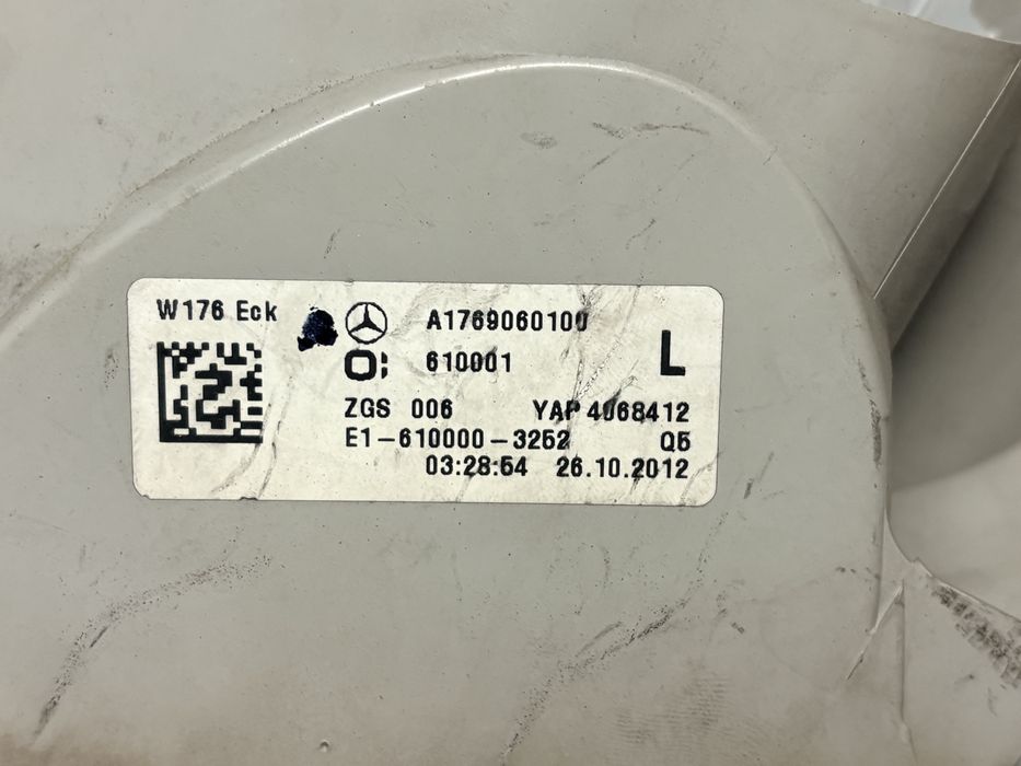 Farolim Esquerdo Mercedez