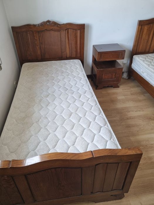 Cama de madeira vintage