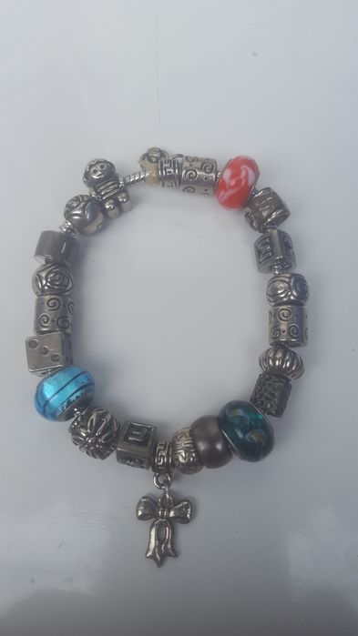 Pulseira para  Senhora  com diversos  pendentes