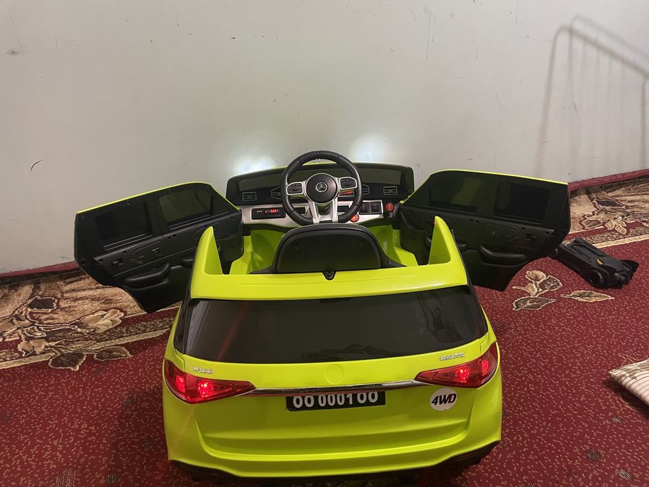 Детская электромобиль в отличном состоянии