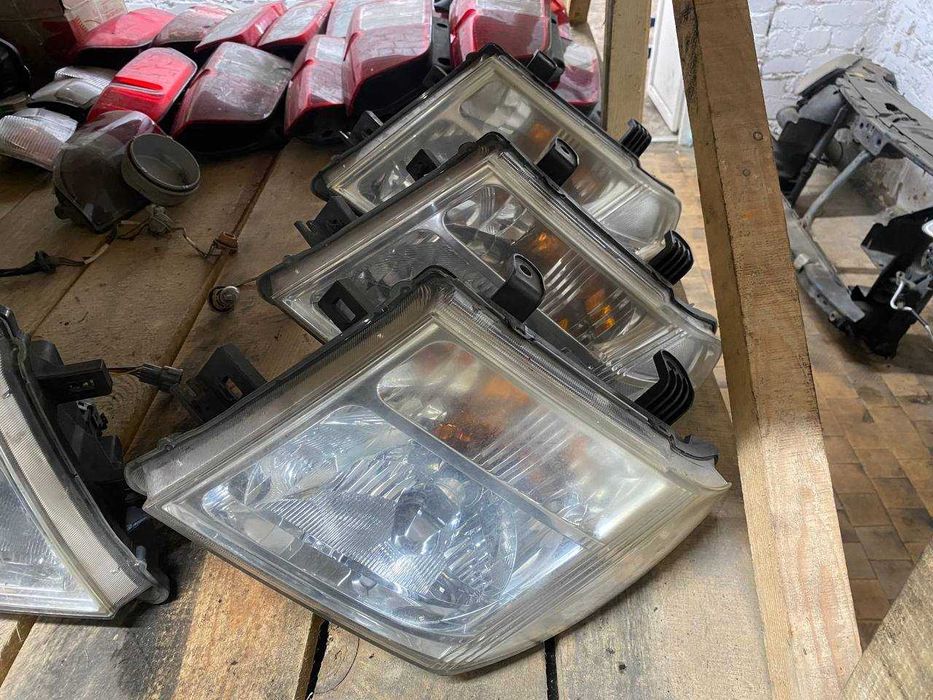 Передня фара фари Світло Nissan Navara D40 Pathfinder R51