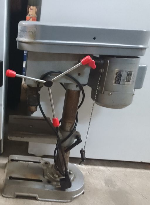 Настільний свердлильний верстат TB13 TIP потужністю 350 Вт.