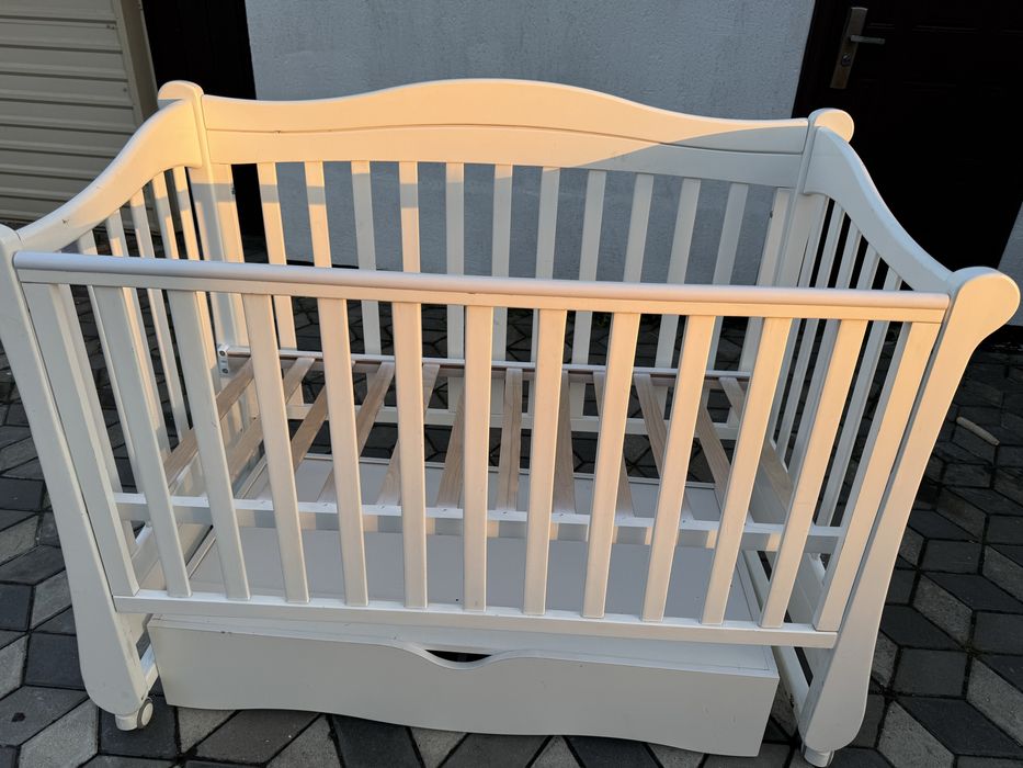 Дитяче ліжечко «Соня» фірми Верес з шухлядою та маятниковим механізмом