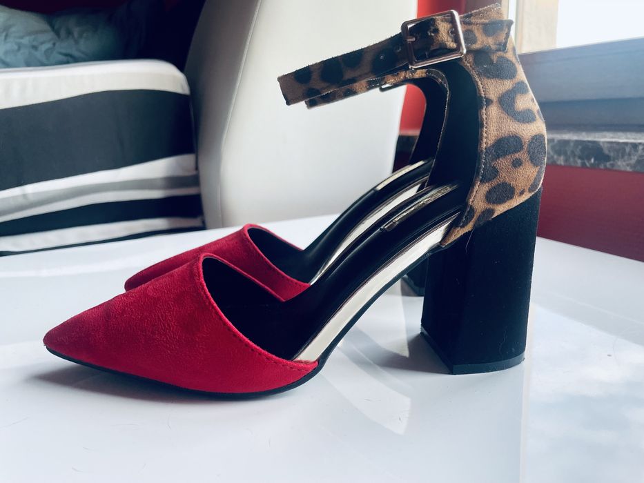 Eleganckie czółenka na skupku