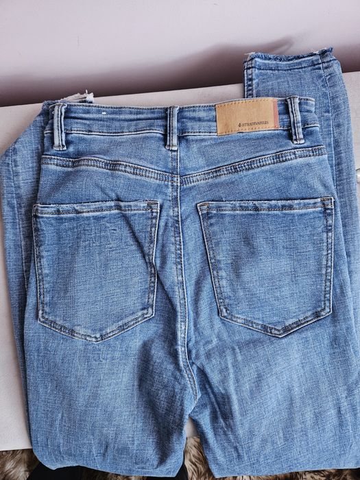 Jeansy nowe stradivarius