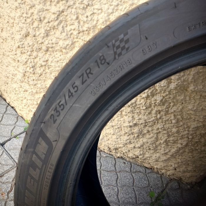 Pneu Michelin medida 235/45 ZR/18
