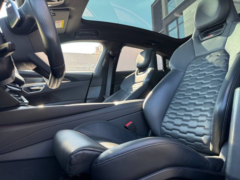 Продам срочно Audi RS e-tron GT