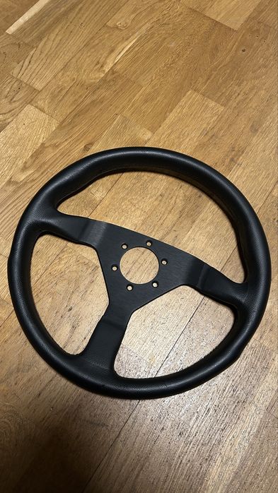 Volante Momo typ v35