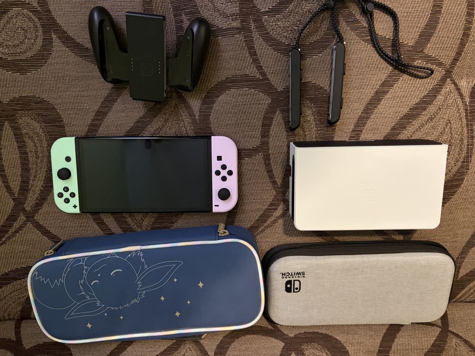 Konsola Switch OLED + 2x Etui