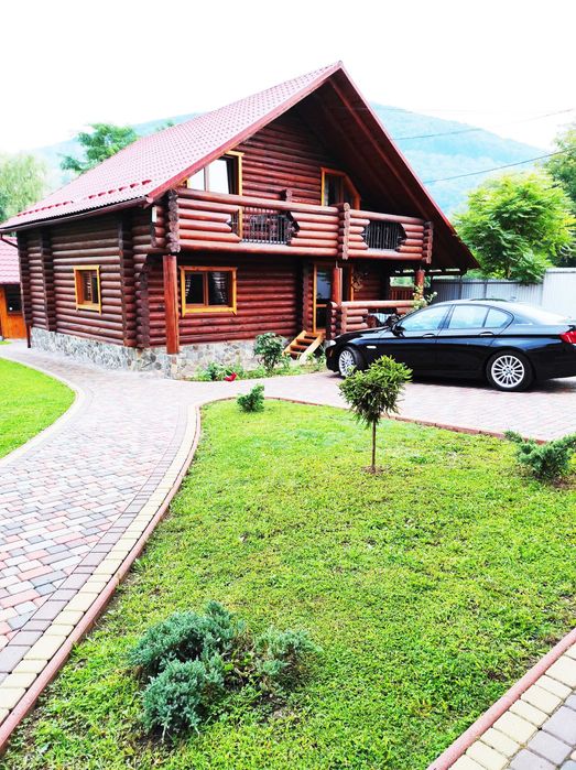 Дерев'яний котедж будинок