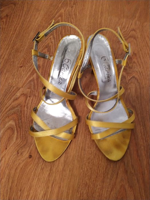 Żółte sandałki 38 szpilki