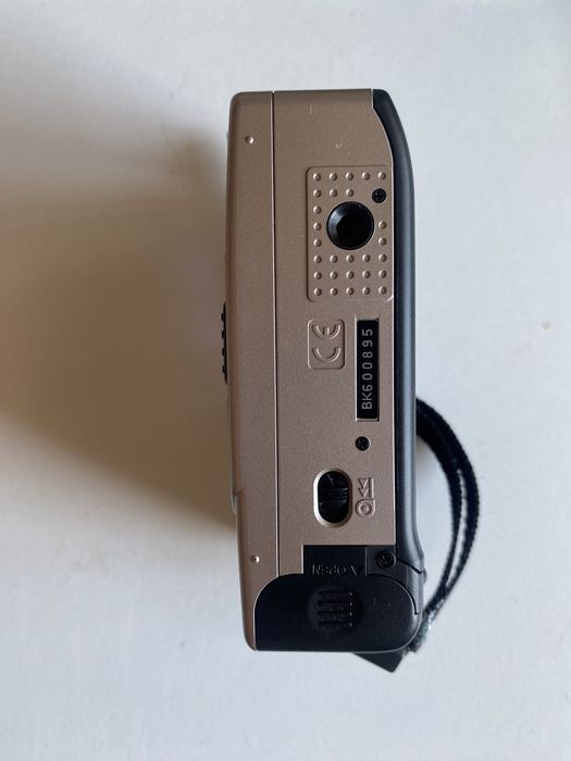 NOVA voigtlander brillant AF2 28mm AF compacta
