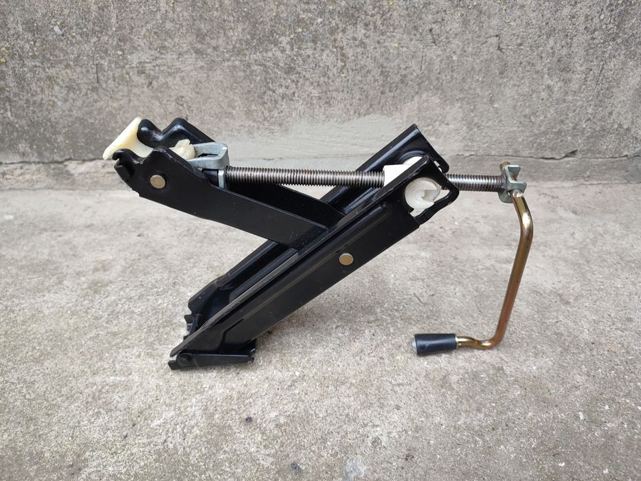 Домкрат Peugeot 206 підходить до других машин Ланос фабія авео