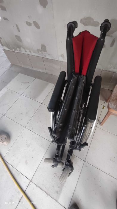 Коляска инвалидная без подножек с дополнительн. тормозом для помощника