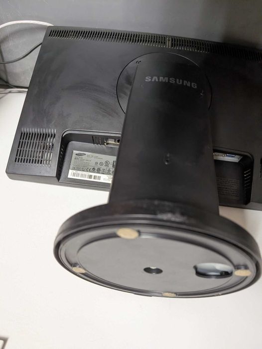 Monitor Samsung SyncMaster 2243BW – 22 cale, sprawny